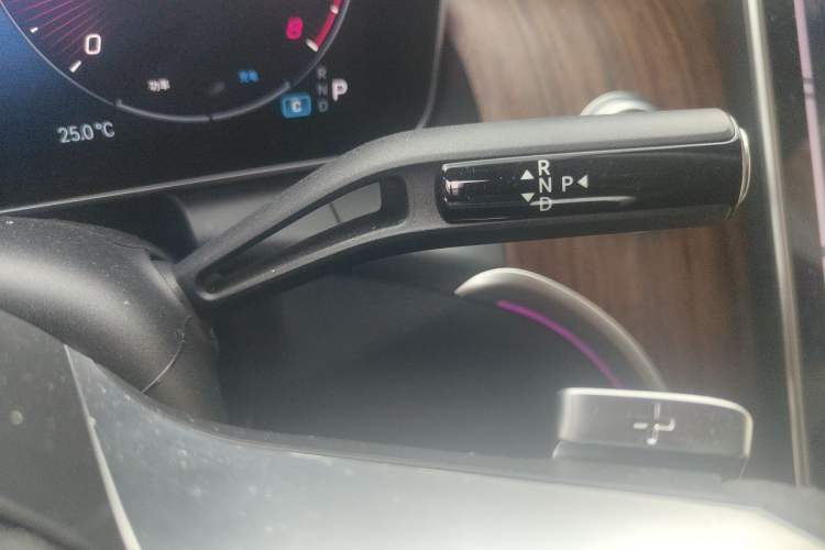 Used Mercedes-Benz GLC 2023 GLC 300 L 4MATIC Dynamic Edition 5-seater Gear Lever