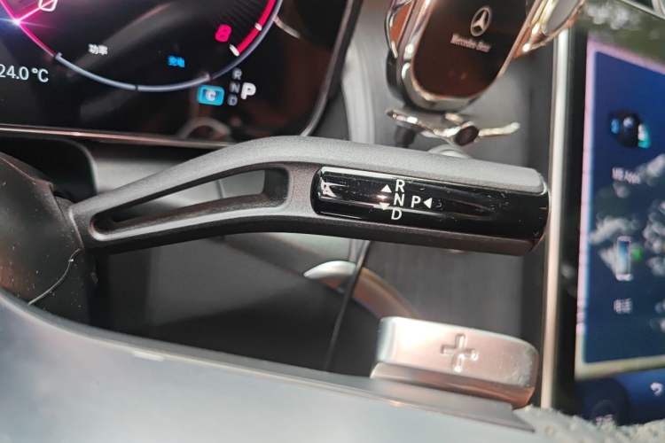 Used Mercedes-Benz GLC 2023 GLC 260 L 4MATIC Luxury 7-Seater Gear Lever