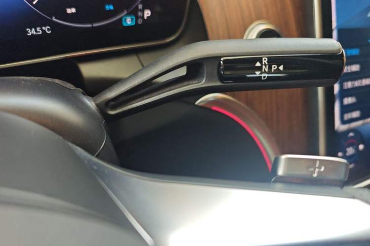 Used Mercedes-Benz GLC 2023 GLC 300 L 4MATIC Dynamic Edition 5-seater Gear Lever