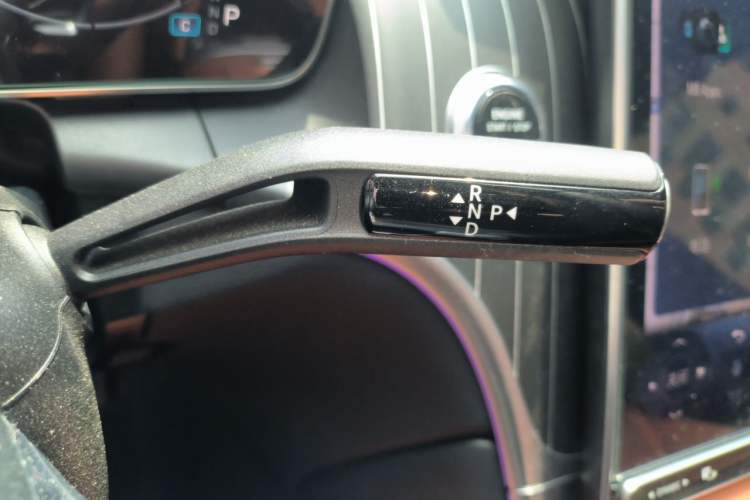 Used Mercedes-Benz GLC 2023 GLC 260 L 4MATIC Luxury Model 5 Seats Gear Lever