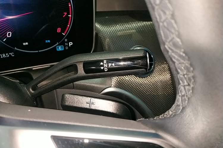 Used Mercedes-Benz GLC 2023 GLC 260 L 4MATIC Dynamic Edition 5-seater Gear Lever