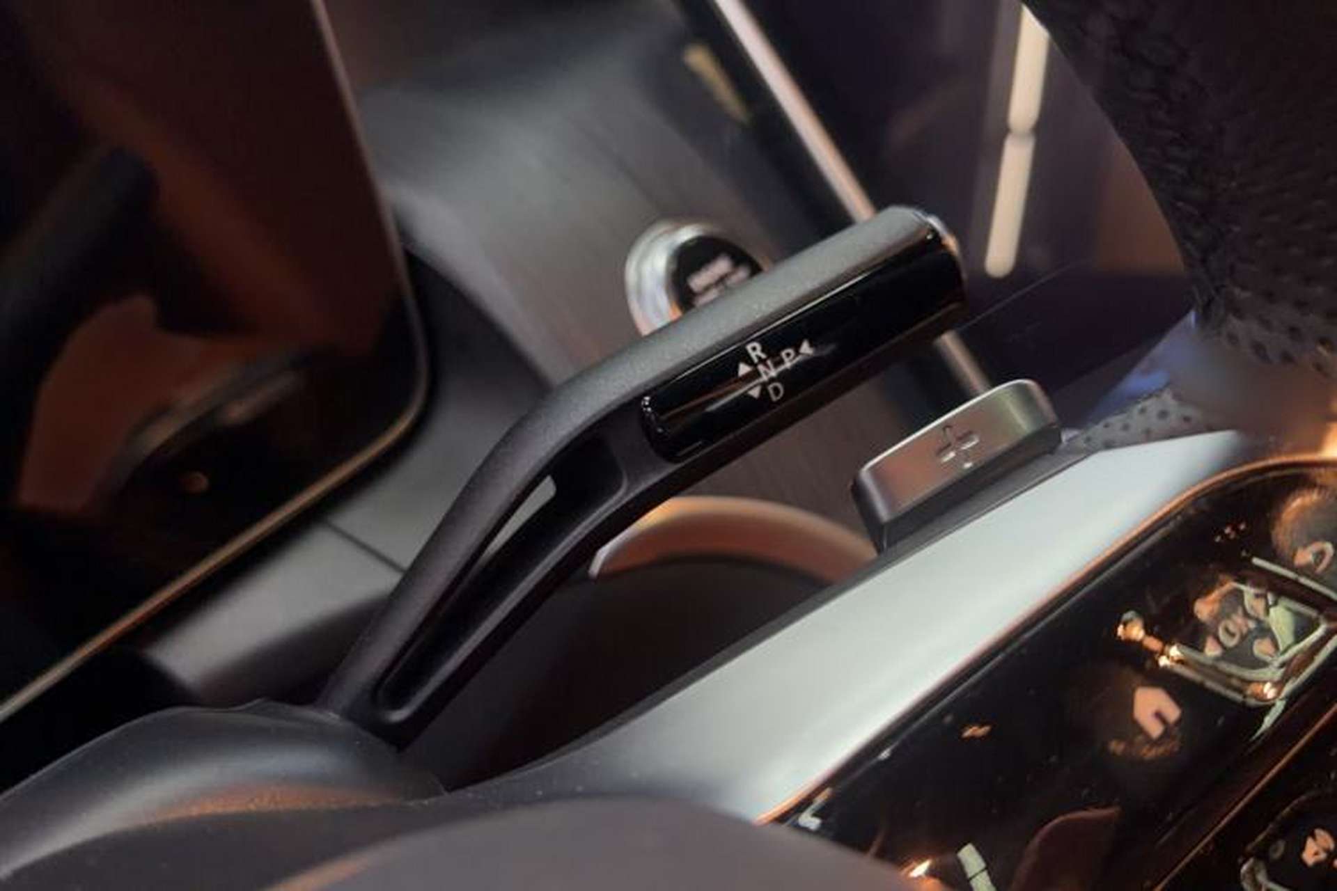 Used Mercedes-Benz GLC 2023 GLC 260 L 4MATIC Luxury 7-Seater Gear Lever