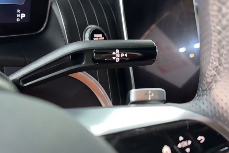 Used Mercedes-Benz GLC 2023 GLC 300 L 4MATIC Dynamic Edition 5-seater Gear Lever