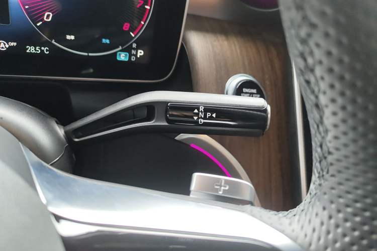 Used Mercedes-Benz GLC 2023 GLC 300 L 4MATIC Dynamic 7-Seater Gear Lever