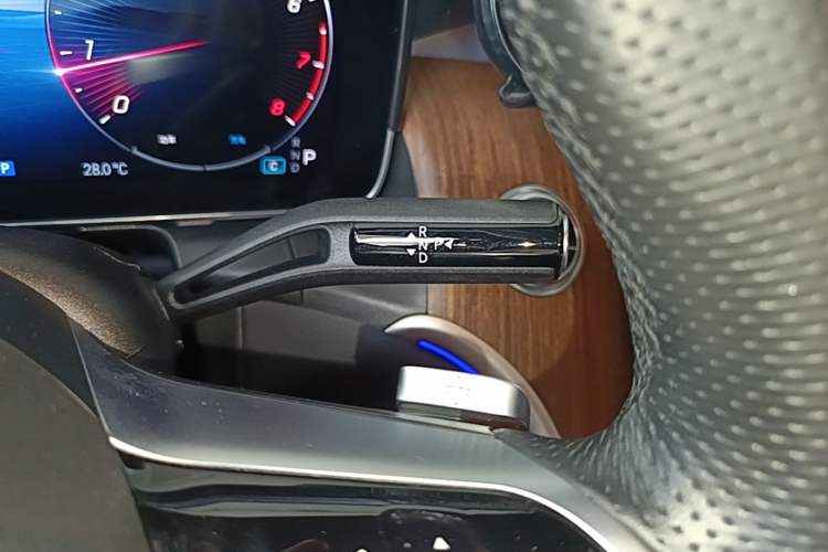 Used Mercedes-Benz GLC 2023 Refreshed GLC 300 L 4MATIC Dynamic Edition 5 Seats Gear Lever