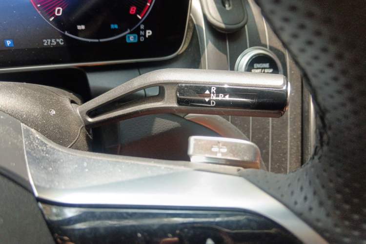 Used Mercedes-Benz GLC 2023 Facelift GLC 260 L 4MATIC Luxury Version 5 Seats Gear Lever