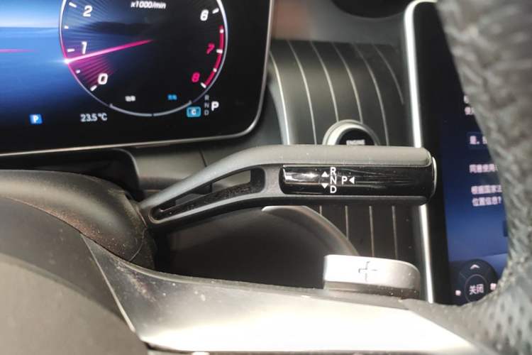 Used Mercedes-Benz GLC 2023 GLC 300 L 4MATIC Dynamic Edition 5-seater Gear Lever