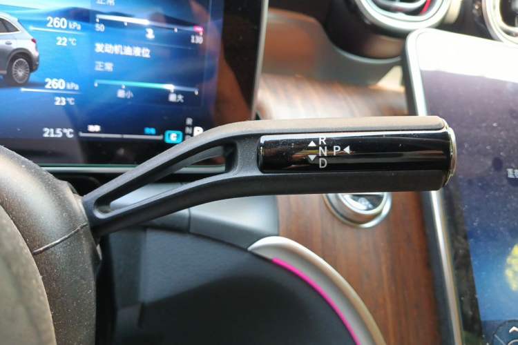 Used Mercedes-Benz GLC 2023 Refreshed GLC 300 L 4MATIC Dynamic Version 7-Seater Gear Lever