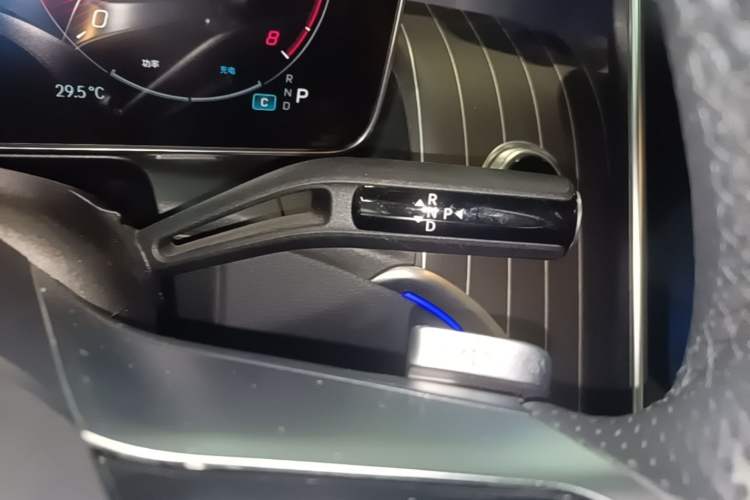 Used Mercedes-Benz GLC 2023 GLC 300 L 4MATIC Dynamic Edition 5-seater Gear Lever