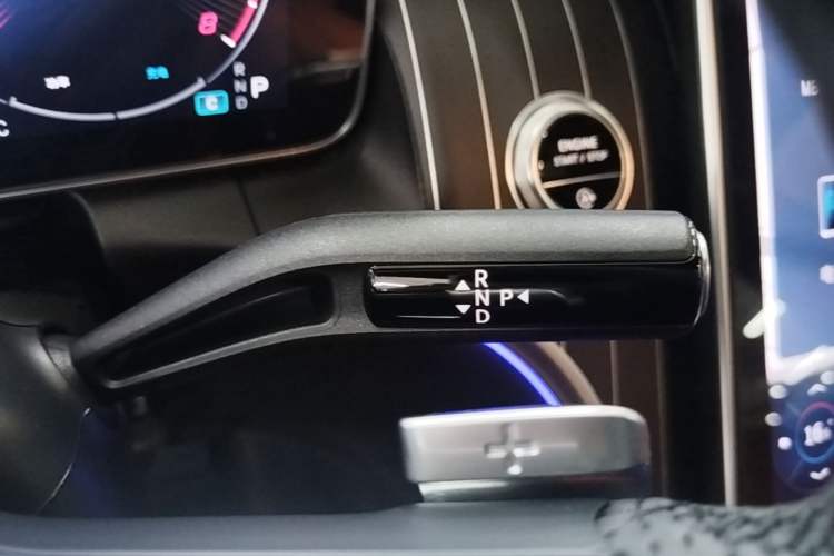 Used Mercedes-Benz GLC 2023 GLC 300 L 4MATIC Dynamic 7-Seater Gear Lever
