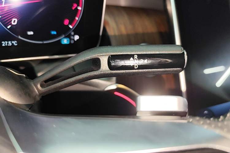 Used Mercedes-Benz GLC 2023 GLC 300 L 4MATIC Dynamic 7-Seater Gear Lever