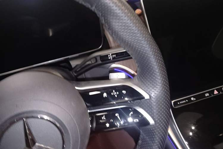 Used Mercedes-Benz GLC 2023 Refreshed GLC 300 L 4MATIC Dynamic Edition 5 Seats Gear Lever