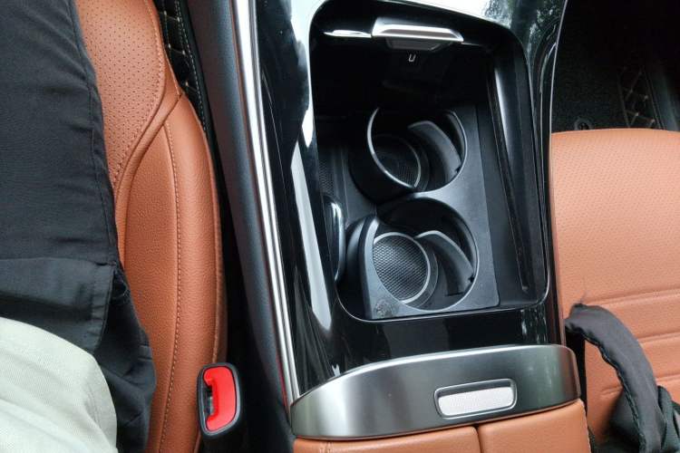 Used Mercedes-Benz GLC 2023 GLC 300 L 4MATIC Dynamic Edition 5-seater Gear Lever