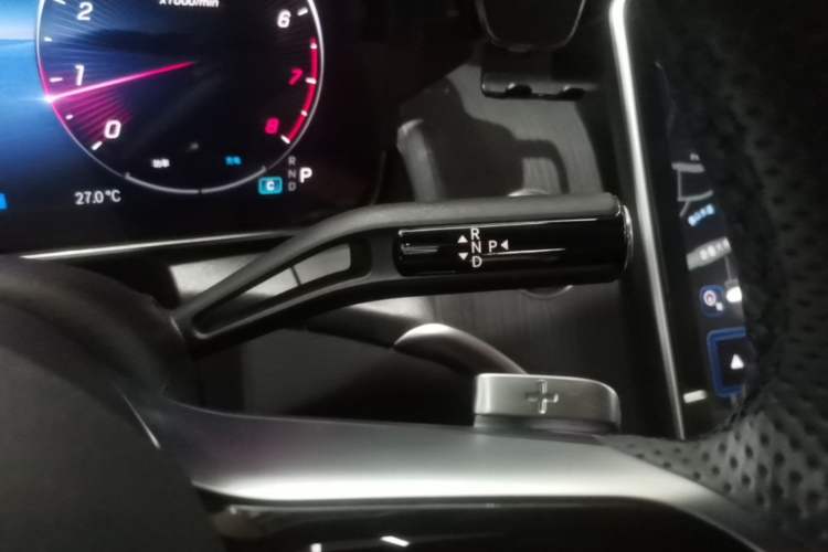 Used Mercedes-Benz GLC 2023 GLC 260 L 4MATIC Luxury Model 5 Seats Gear Lever
