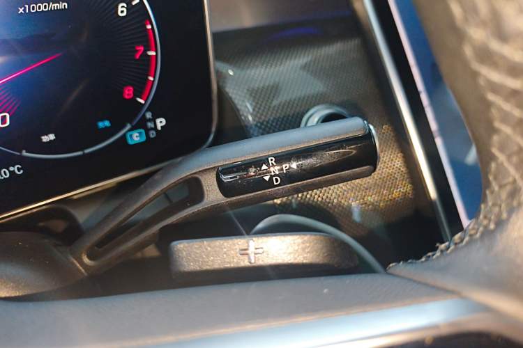 Used Mercedes-Benz GLC 2023 GLC 260 L 4MATIC Dynamic Edition 5-seater Gear Lever