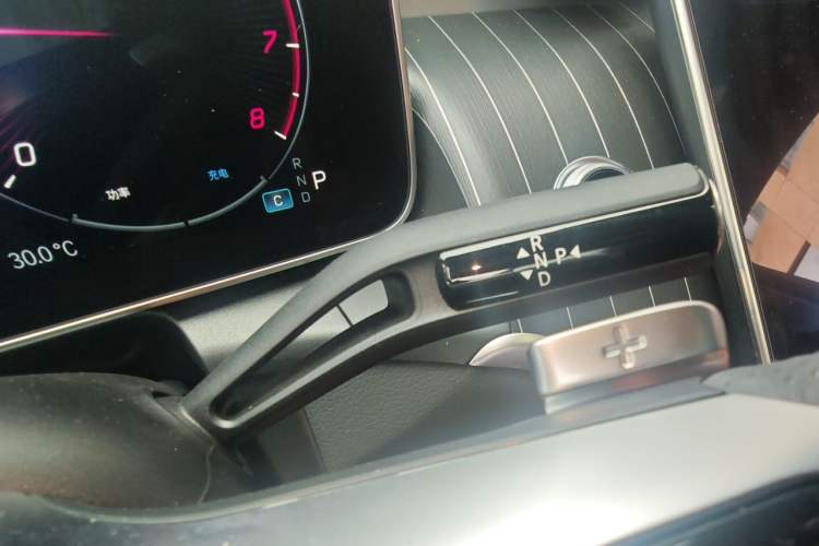 Used Mercedes-Benz GLC 2023 Refreshed GLC 300 L 4MATIC Dynamic Edition 5 Seats Gear Lever