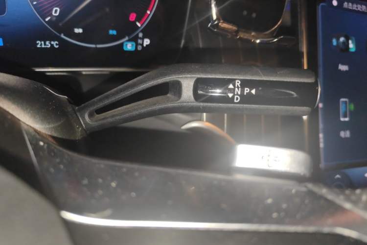 Used Mercedes-Benz GLC 2023 Facelift GLC 260 L 4MATIC Luxury Version 7-Seater Gear Lever