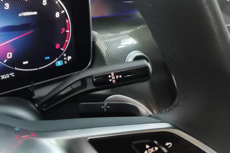 Used Mercedes-Benz GLC 2023 GLC 260 L 4MATIC Dynamic Edition 5-seater Gear Lever