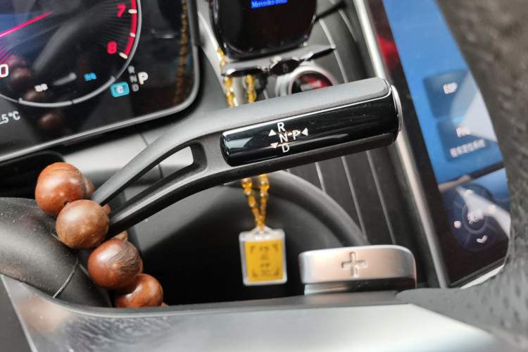 Used Mercedes-Benz GLC 2023 Refreshed GLC 300 L 4MATIC Dynamic Version 7-Seater Gear Lever