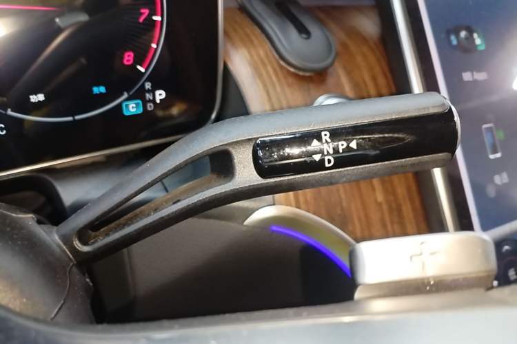 Used Mercedes-Benz GLC 2023 GLC 300 L 4MATIC Dynamic Edition 5-seater Gear Lever
