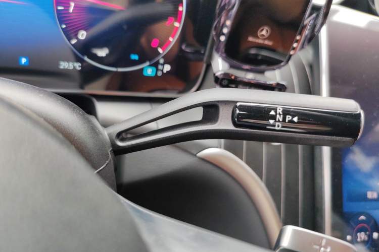 Used Mercedes-Benz GLC 2023 GLC 300 L 4MATIC Dynamic Edition 5-seater Gear Lever