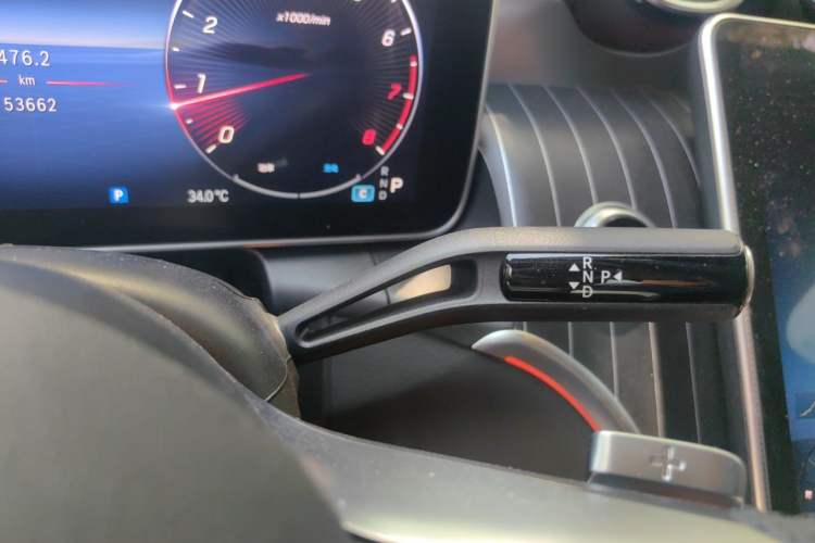 Used Mercedes-Benz GLC 2023 GLC 300 L 4MATIC Dynamic Edition 5-seater Gear Lever