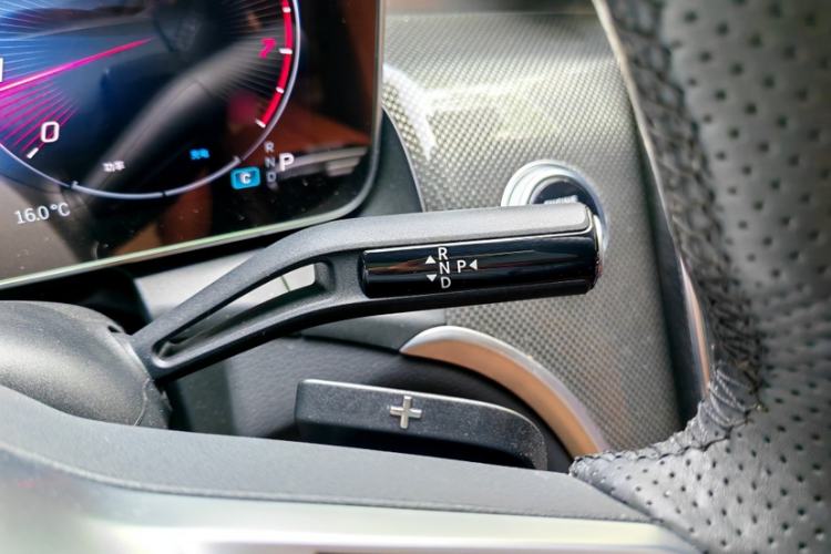 Used Mercedes-Benz GLC 2023 GLC 260 L 4MATIC Dynamic Edition 7-seater Gear Lever