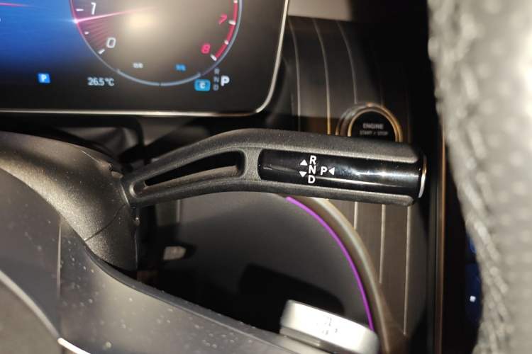 Used Mercedes-Benz GLC 2023 GLC 300 L 4MATIC Luxury 7-Seater Gear Lever