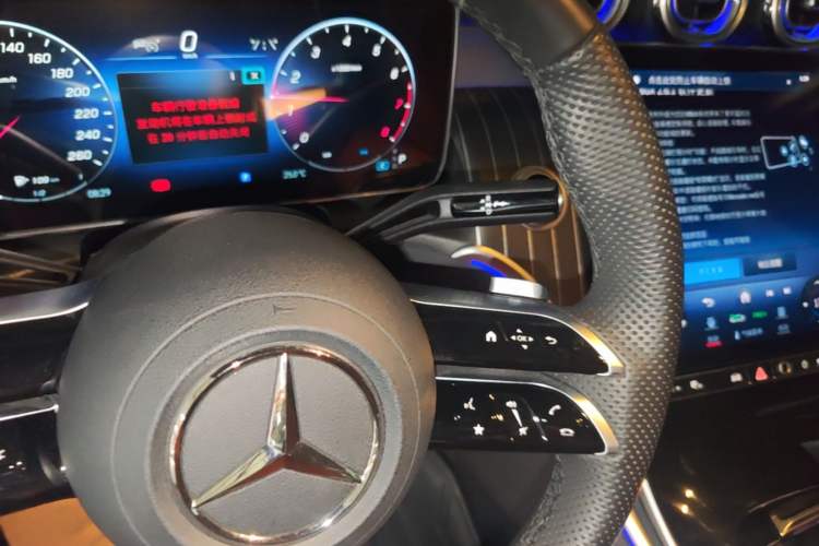 Used Mercedes-Benz GLC 2023 Facelifted GLC 300 L 4MATIC Luxury Version 5 Seats Gear Lever