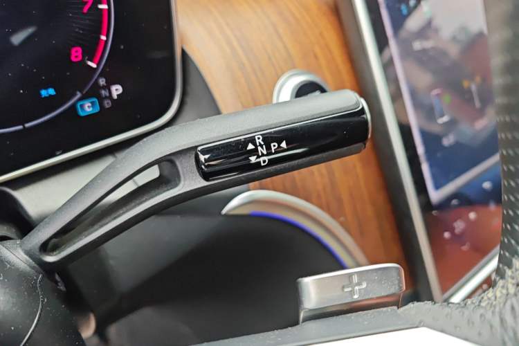 Used Mercedes-Benz GLC 2023 GLC 300 L 4MATIC Dynamic Edition 5-seater Gear Lever