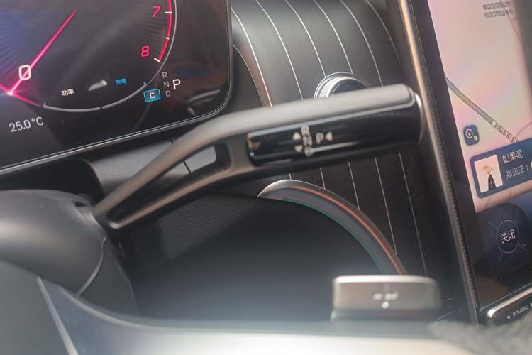 Used Mercedes-Benz GLC 2023 GLC 260 L 4MATIC Luxury Model 5 Seats Gear Lever