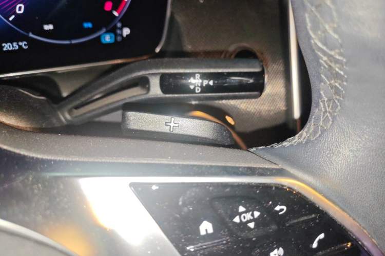 Used Mercedes-Benz GLC 2023 GLC 260 L 4MATIC Dynamic Edition 5-seater Gear Lever