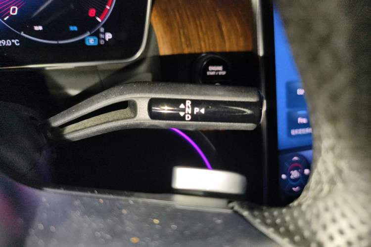 Used Mercedes-Benz GLC 2023 GLC 300 L 4MATIC Dynamic Edition 5-seater Gear Lever