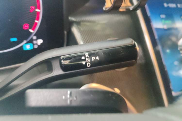 Used Mercedes-Benz GLC 2023 GLC 260 L 4MATIC Dynamic Edition 5-seater Gear Lever