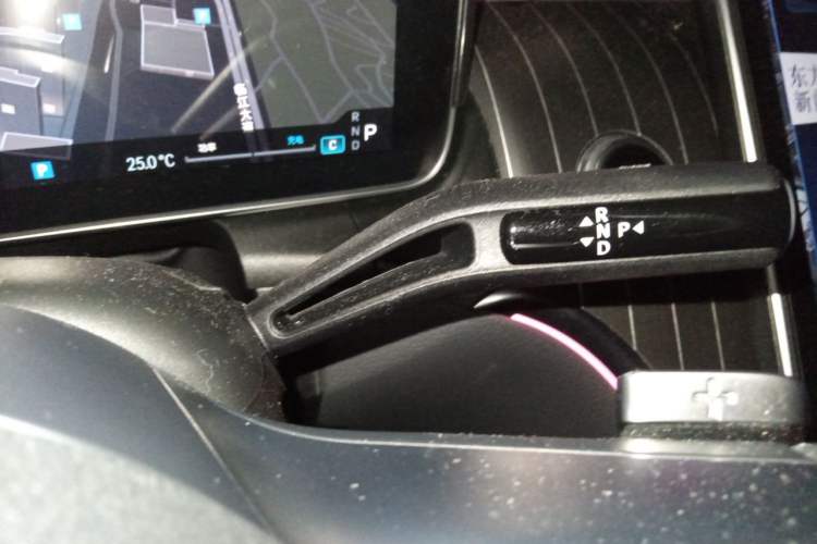 Used Mercedes-Benz GLC 2023 Refreshed GLC 300 L 4MATIC Dynamic Version 7-Seater Gear Lever