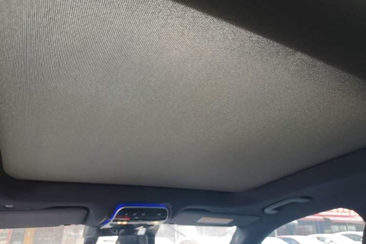 Used Mercedes-Benz GLC 2023 Facelift GLC 260 L 4MATIC Dynamic Version 5 Seats Headliner