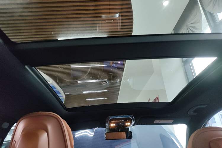 Used Mercedes-Benz GLC 2023 Facelift GLC 260 L 4MATIC Luxury Version 5 Seats Headliner