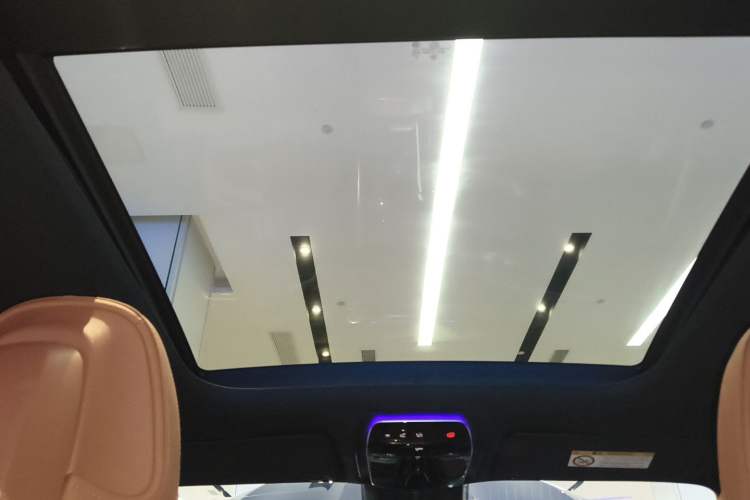 Used Mercedes-Benz GLC 2023 Facelifted GLC 300 L 4MATIC Luxury Version 5 Seats Headliner