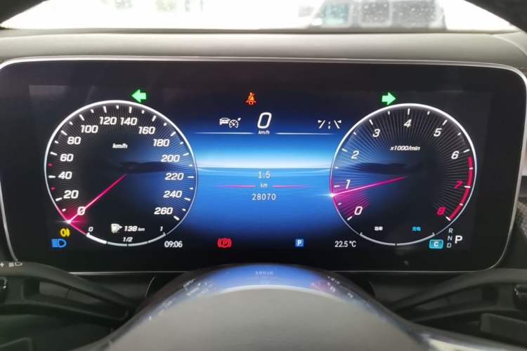 Used Mercedes-Benz GLC 2023 Facelift GLC 260 L 4MATIC Dynamic Version 5 Seats Instrument Cluster