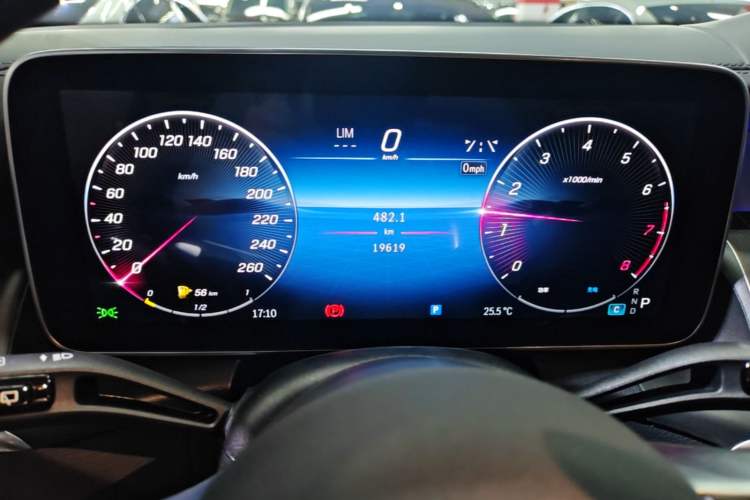 Used Mercedes-Benz GLC 2023 GLC 260 L 4MATIC Luxury Model 5 Seats Instrument Cluster