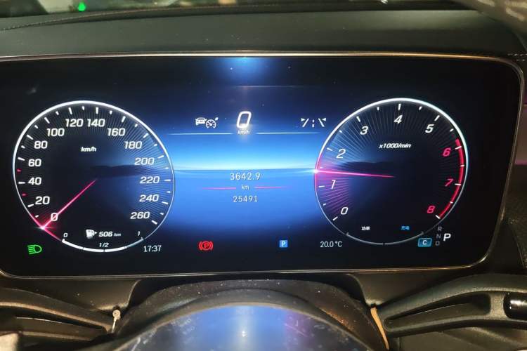 Used Mercedes-Benz GLC 2023 Facelift GLC 260 L 4MATIC Dynamic Version 5 Seats Instrument Cluster