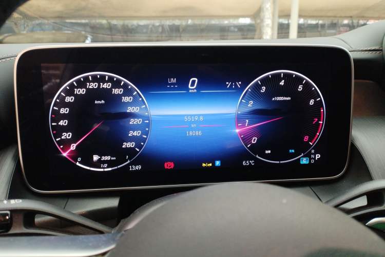 Used Mercedes-Benz GLC 2023 GLC 260 L 4MATIC Luxury 7-Seater Instrument Cluster