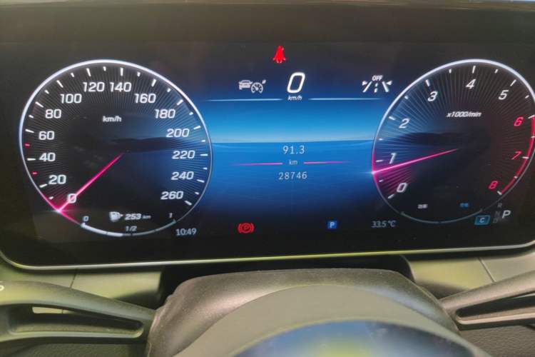 Used Mercedes-Benz GLC 2023 Facelift GLC 260 L 4MATIC Dynamic Version 5 Seats Instrument Cluster