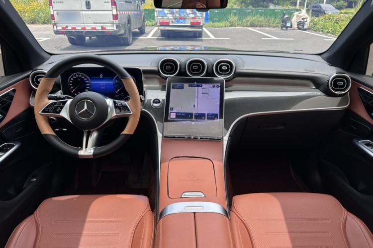 Used Mercedes-Benz GLC 2023 GLC 260 L 4MATIC Dynamic Edition 7-seater Interior 1