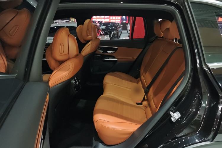 Used Mercedes-Benz GLC 2023 Facelift GLC 260 L 4MATIC Dynamic Version 5 Seats Interior 1