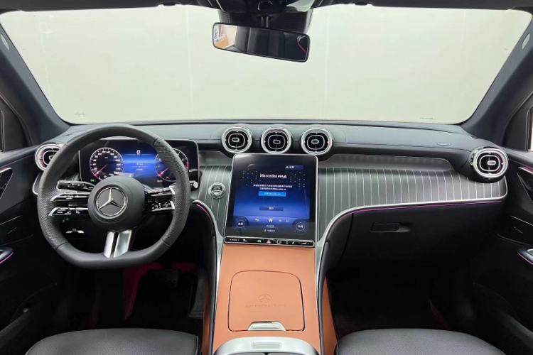 Used Mercedes-Benz GLC 2023 GLC 300 L 4MATIC Dynamic Edition 5-seater Interior 1