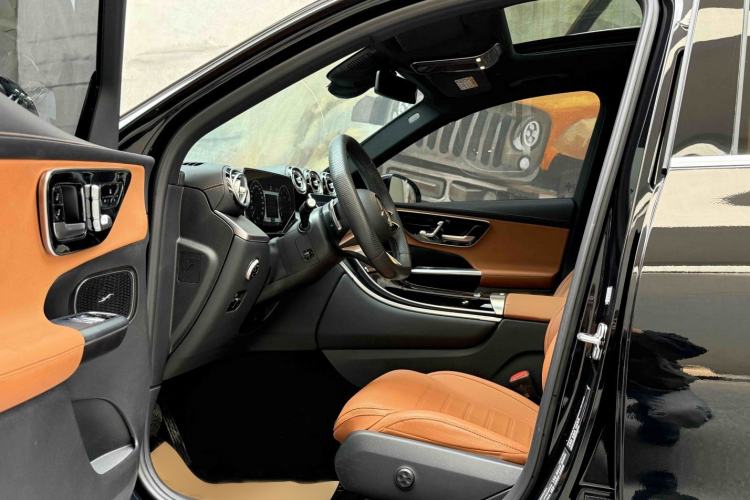 Used Mercedes-Benz GLC 2023 GLC 260 L 4MATIC Luxury 7-Seater Interior 1