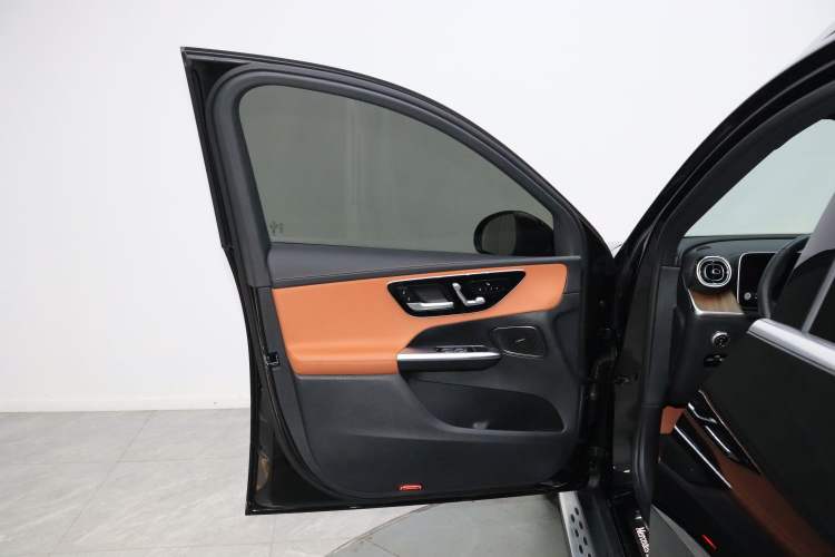 Used Mercedes-Benz GLC 2023 GLC 300 L 4MATIC Dynamic Edition 5-seater Interior 1