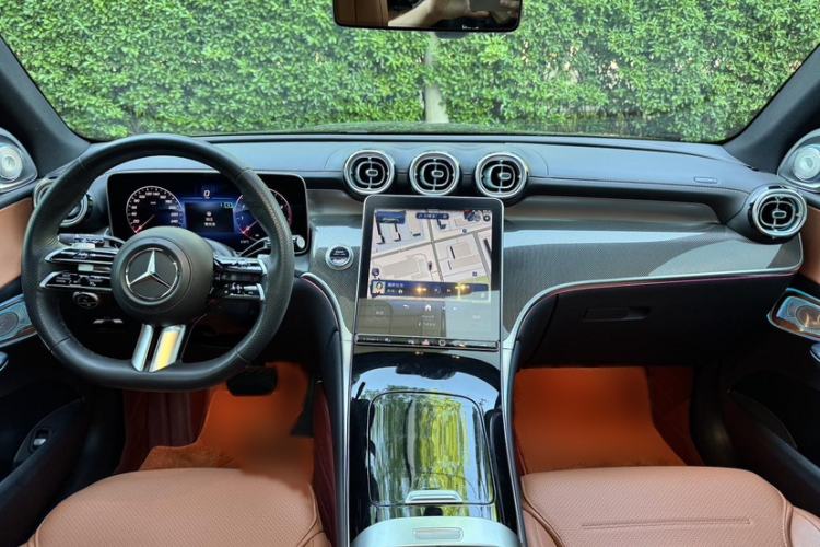 Used Mercedes-Benz GLC 2023 Facelift GLC 260 L 4MATIC Dynamic Version 5 Seats Interior 1
