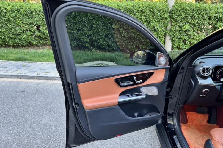 Used Mercedes-Benz GLC 2023 Facelift GLC 260 L 4MATIC Dynamic Version 5 Seats Interior 11